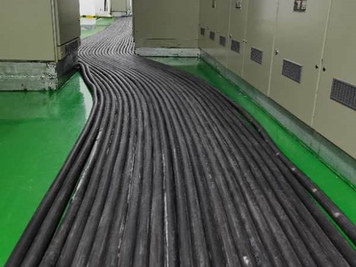 宽甸如何根据理论计算公式计算温度对特定电压测量结果的影响？